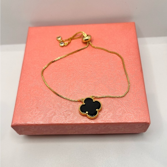 Jewelry - ‼️ MARK DOWN‼️ Clover bracelet 🖤